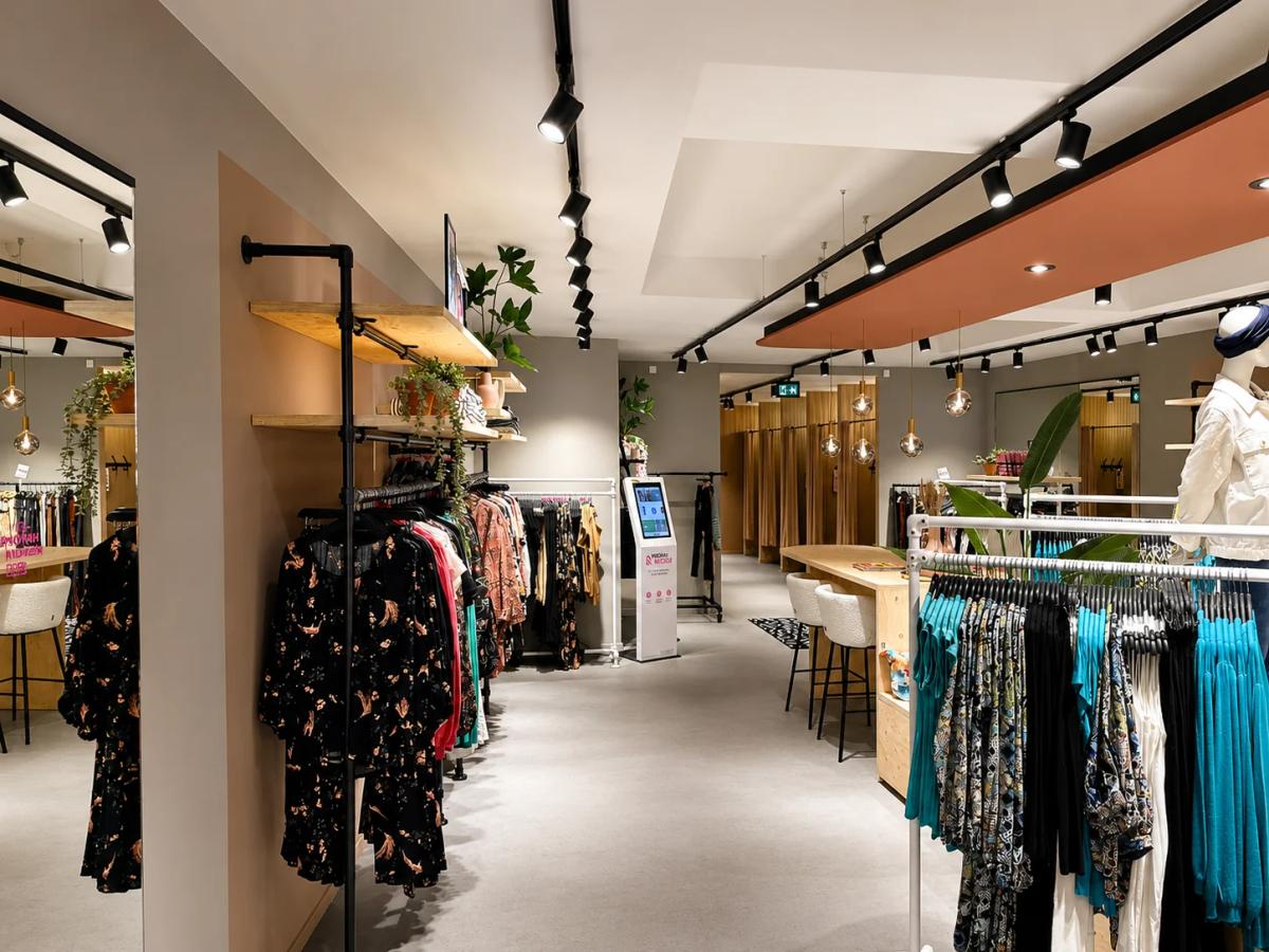 Accent verlichting bij kleding winkel Norah